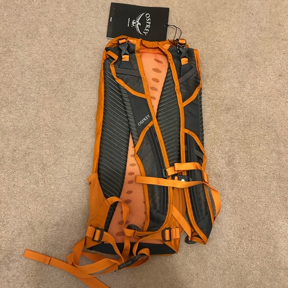OSPREY Men's Bright Orange Lightweight Daypack Backpack Katari 7 - Picture 2 of 4